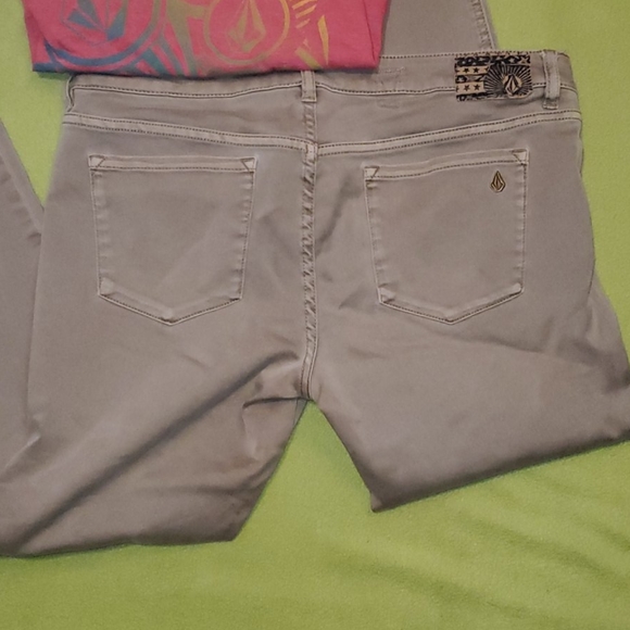 Volcom mens tee and pant bundle - Picture 13 of 16